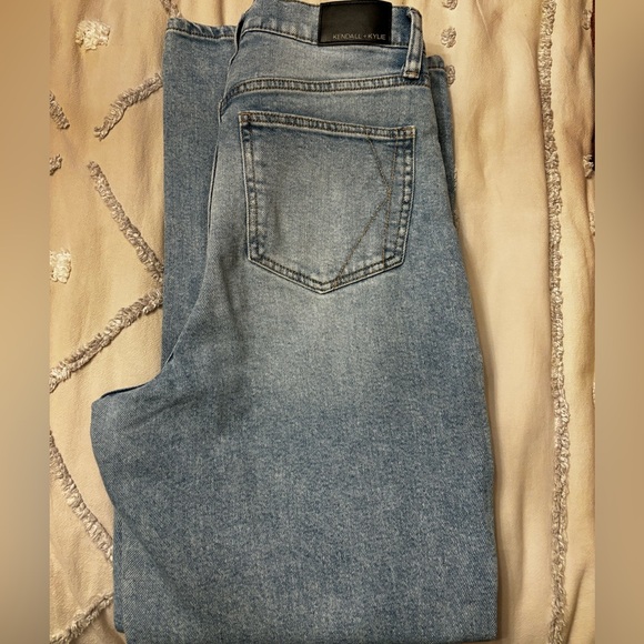 Kendall and Kylie Skater Jeans - Picture 3 of 3